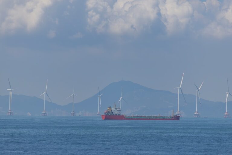 Photo ocean cleaning technology